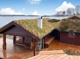 3 Bedroom Cozy Home In Averøy，位于Averoy的酒店