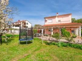 Lovely Home In Valbandon With Kitchen