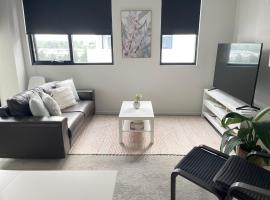 Blackdiamond 504 - Beautiful, modern apartment - 2BdR, 2BthR，位于Tuggeranong的公寓