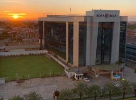 Rosa Bela Hotel & Convention Center，位于Puerto Ordaz的酒店