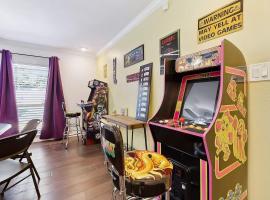 LSU Slammer Arcade 4 5 mile to LSU Private Yard，位于巴吞鲁日的酒店