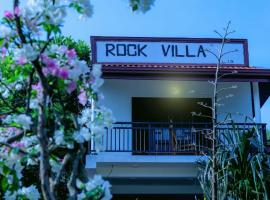 Rock Villa Relax City Home，位于米欣特莱的住宿加早餐旅馆