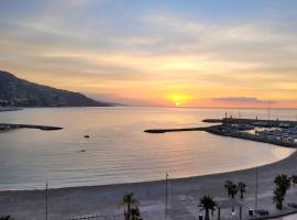 Menton, old town，位于芒通的酒店