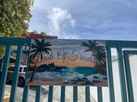 Taste Of Freedom，位于Brighton Village的酒店