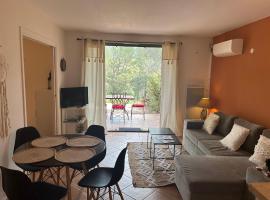 Appartement Golf de Saumane 2 chambres 2 à 4 personnes，位于索马讷-德沃克吕兹的公寓