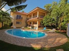 Luxe Comfort 8 Bedroom Villa with Private Pool & Entertainment