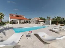 Villa delle Sterlizie con piscina e jacuzzi by Le Dhome Sicily
