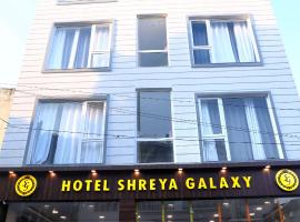 Hotel Shreya Galaxy with Swimming Pool- Best Property in Haridwar，位于哈里瓦的Spa酒店