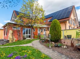 Hotel & Gästehaus Im Ziegelweg KLIMATISIERT Eintrittskarten für den Europa-Park erhalten Sie garantiert über uns，位于鲁斯特的酒店