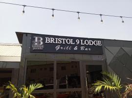 Bristol 9 Lodge grill and bar，位于阿布贾纳姆迪·阿齐基韦国际机场 - ABV附近的酒店