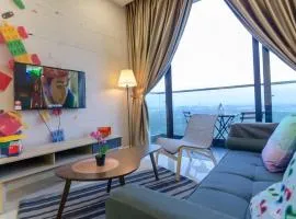 3BR D'Pristine Suite, Stunning Views & Near LEGOLAND