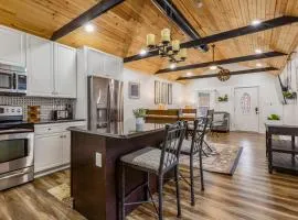 Cozy 3br downtown red door house