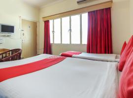 OYO Luxury Villas Near Begumpet Airport，位于AmeerpetBegumpet的酒店