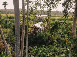 Camani Glamping，位于卡朗阿森的豪华帐篷