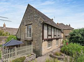 Entire Cottage in Burford Centre, Cotswolds，位于伯福德的酒店