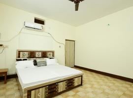 2 Room and Kitchen Furnished Set-up Near Benaras Railway Station，位于瓦拉纳西的乡村别墅
