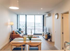 Aircabin - Carnegie - Modern - 2 Beds Apt Parking，位于Carnegie的酒店