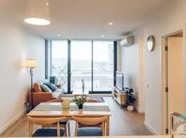 Aircabin - Carnegie - Modern - 2 Beds Apt Parking