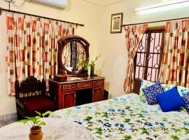 Antique Spacious Apartment with kitchen, AC and furniture