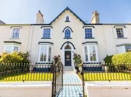 Abbey Lodge, Llandudno - Period Townhouse, 5 bedrooms & bathrooms, with Hot Tub & Private Parking