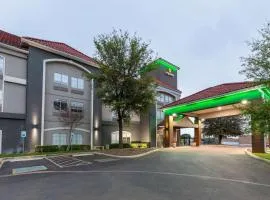 新布劳恩费尔斯拉奎塔酒店及套房