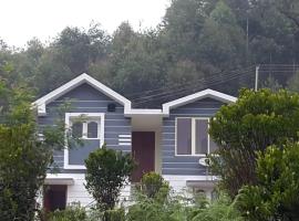 Jacaranda Resorts，位于Kanthalloor的酒店