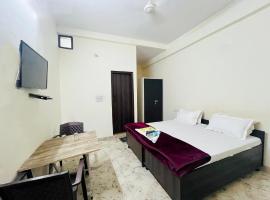 Roomshala 125 Hotel Maharaja -vishwavidyalaya，位于新德里维什瓦-维达拉亚地铁站附近的酒店