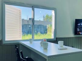 DEPARTAMENTOS A METROS DE LA UNAF，位于福尔摩沙的带停车场的酒店