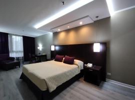 Howard Johnson Plaza by Wyndham Buenos Aires Florida Street，位于布宜诺斯艾利斯的酒店