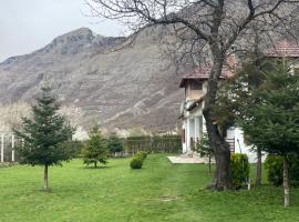 Paja Guesthouse - Camping，位于Bogë的豪华帐篷营地