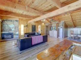 Spacious Pinedale Home with Mountain Range View