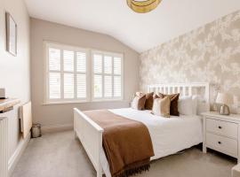 Luxury King-bed Ensuite With Tranquil Garden Views，位于伦敦艺术照展览馆附近的酒店