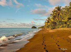 Casa Prana, Termales, Nuqui，位于努基的酒店