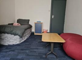 Room near East Midland Airport Room 7，位于凯格沃思的酒店