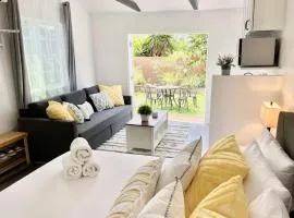 Hidden King Suite with Garden Parking - 4 Guest
