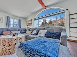 NEW! Huge Game Room, Hikeable, Red Rock View, Fireplace, Ping Pong, Yoga, Golf Course, Pickle Ball!