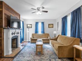 The Ridgeland Trendy Tudor-15 mins to Downtown