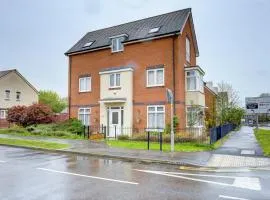 Modern Comfort, 2BR, Ensuite, Parking