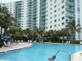 PROMO Komffy Home w 2 Queen Beds & Intercoastal View at Tides 9th floor