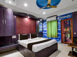 Goroomgo Hotel Blue Royal Swimming Pool Hotel Near DN Regalia Mall，位于布巴内什瓦尔Biju Patnaik International Airport - BBI附近的酒店
