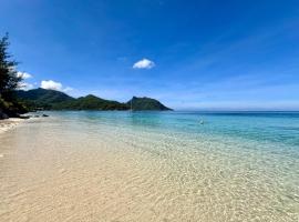 Meri Lodge Huahine « ROOM OF MARTA »，位于法勒的酒店