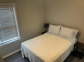 Room near the beach in long branch，位于朗布兰奇的豪华帐篷营地