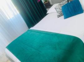 Hotel Golden Ray，位于Păuliş的酒店