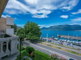 Residenza Oleandro Lake View Luino Center - Happy Rentals，位于勒威诺的酒店