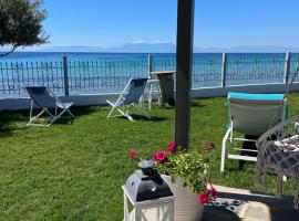 Beachfront Villa Athina，位于Vergia的酒店