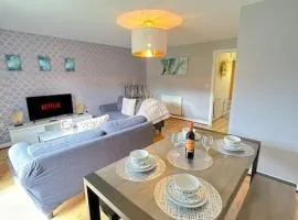 Luxury 3 Bedroom House With FREE Parking