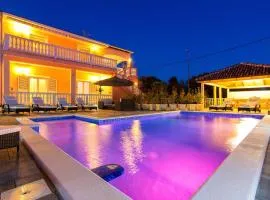 Family Friendly Pool House Ana - Happy Rentals