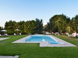 Villa John Dimeon Kato Achaia Private Pool - Happy Rentals，位于帕特雷的酒店