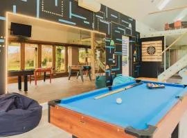 Newmarket Gem 5-Bedroom Home with Game Room and Cozy Spaces