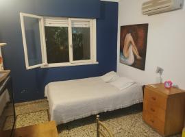 Cuarto privado separado de la casa principal y con entrada independiente，位于科连特斯的酒店